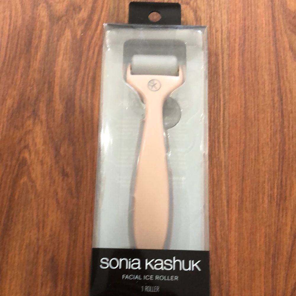 NEW Sonia Kashuk Facial ice roller.